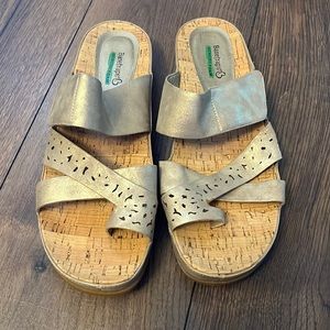 Bare traps Chandre gold metallic sandals size 11